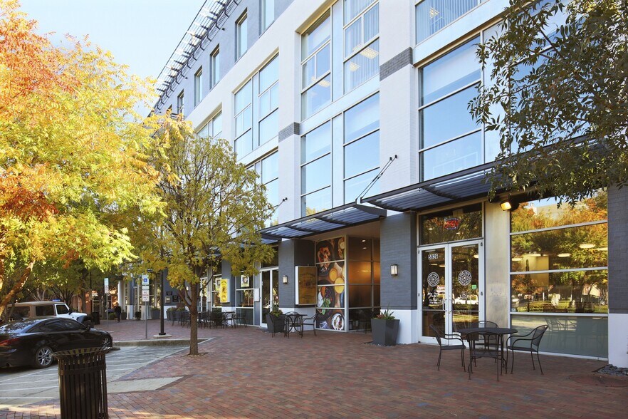 5009 Addison Cir, Addison, TX à louer - Photo de l’immeuble – Image 2 sur 8