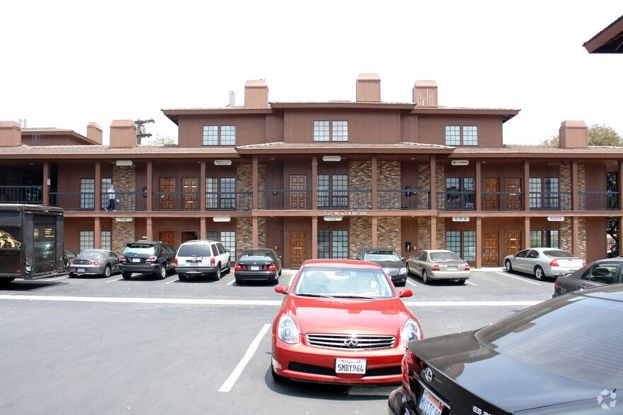 207 W Alameda Ave, Burbank, CA à louer - Photo de l’immeuble – Image 2 sur 24