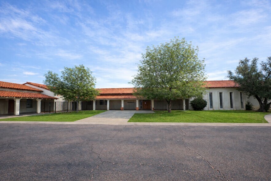 3546 E Thomas Rd, Phoenix, AZ à louer - Photo de l’immeuble – Image 3 sur 11