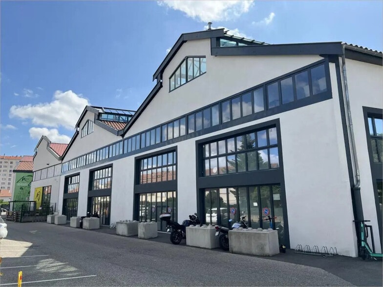 Local d’activités dans Lyon à louer - Photo de l’immeuble – Image 1 sur 5