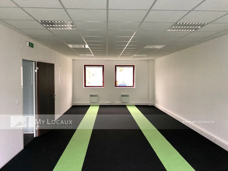 Local d’activités dans Herblay-sur-Seine à louer - Photo de l’immeuble – Image 3 sur 8