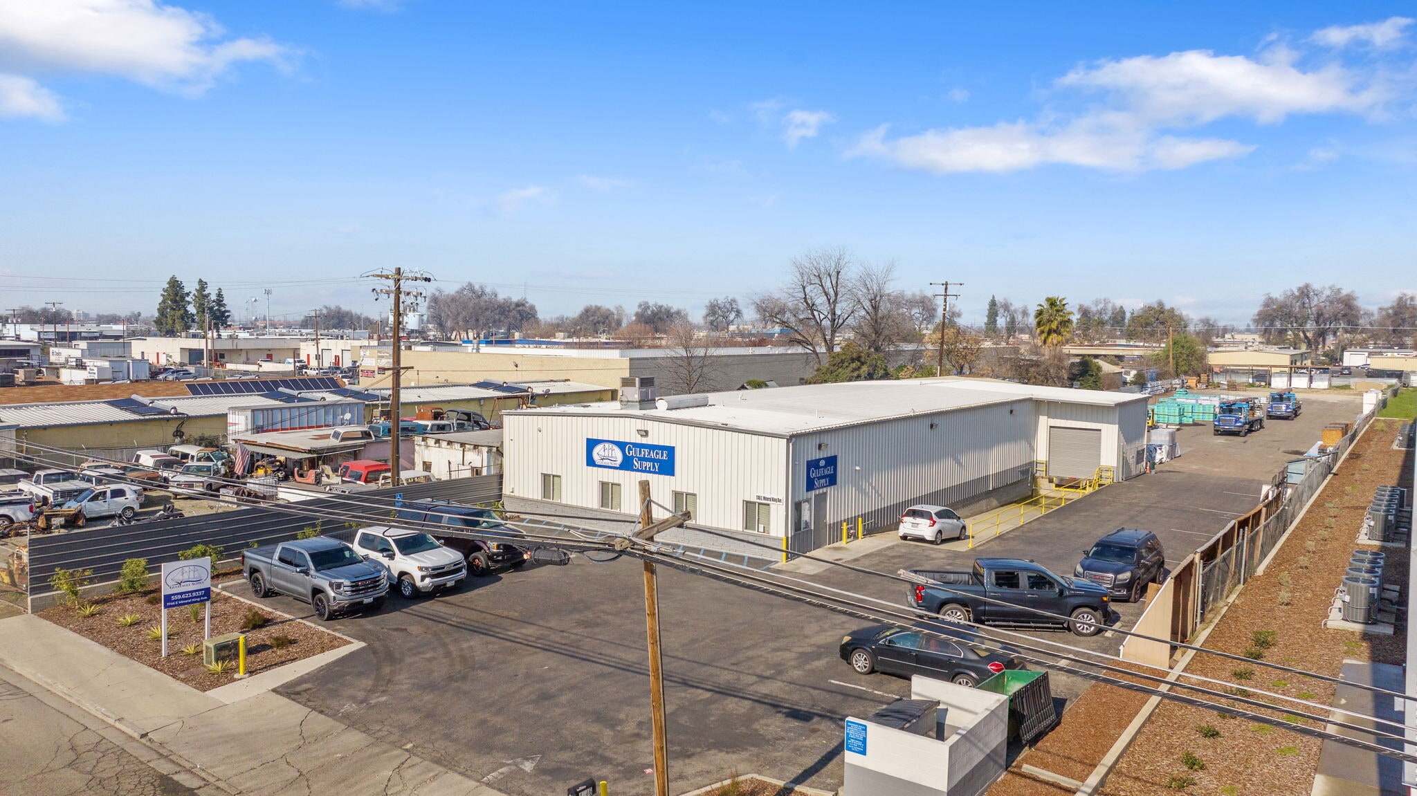 1746 E Mineral King Ave, Visalia, CA à louer Photo principale– Image 1 sur 11