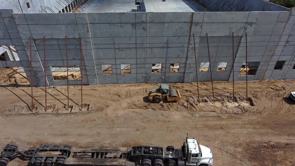 W Airport Blvd, Sanford, FL à louer - Vidéo sur l’annonce professionnelle – Image 2 sur 8