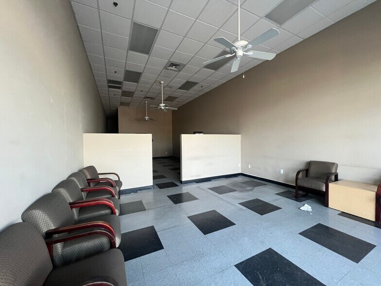 777 E Thunderbird Rd, Phoenix, AZ à louer - Photo intérieure – Image 2 sur 9