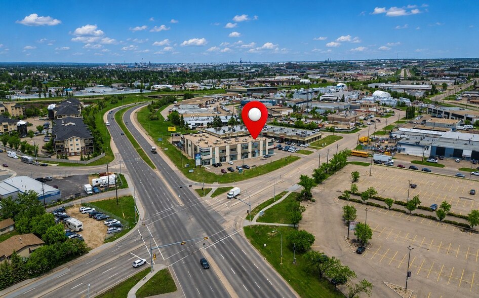 6950-6970 76 Av NW, Edmonton, AB à vendre - Photo de l’immeuble – Image 3 sur 18