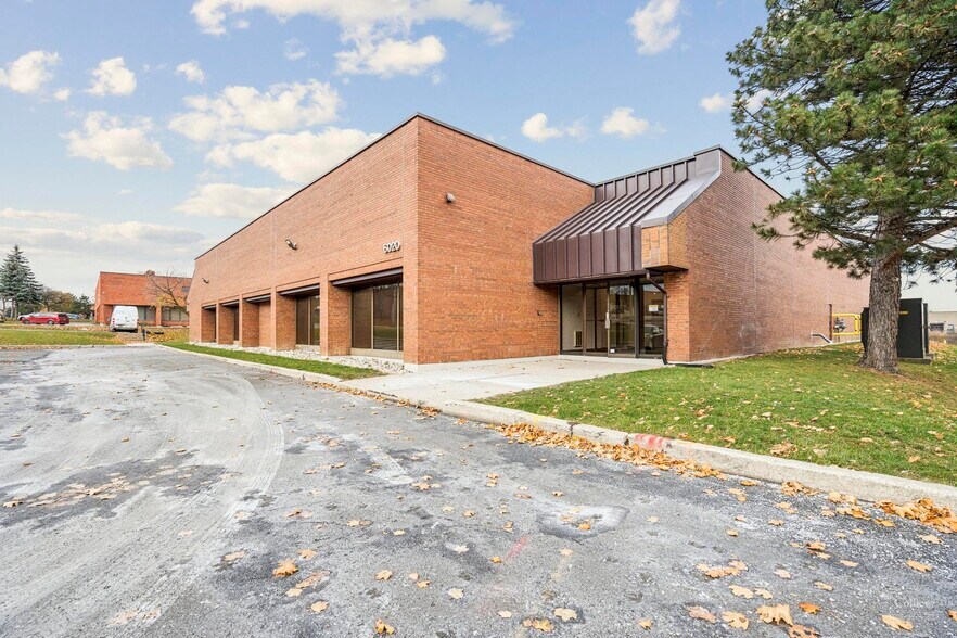 6010-6020 Ambler Dr, Mississauga, ON à vendre - Photo de l’immeuble – Image 2 sur 5