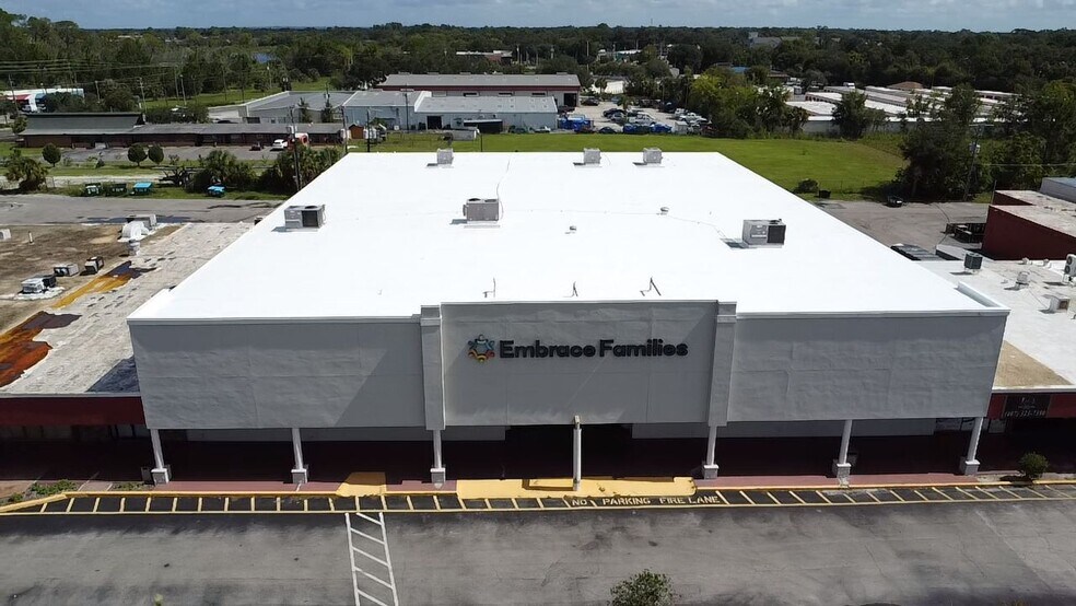 2921 S Orlando Dr, Sanford, FL à louer - Photo de l’immeuble – Image 3 sur 21