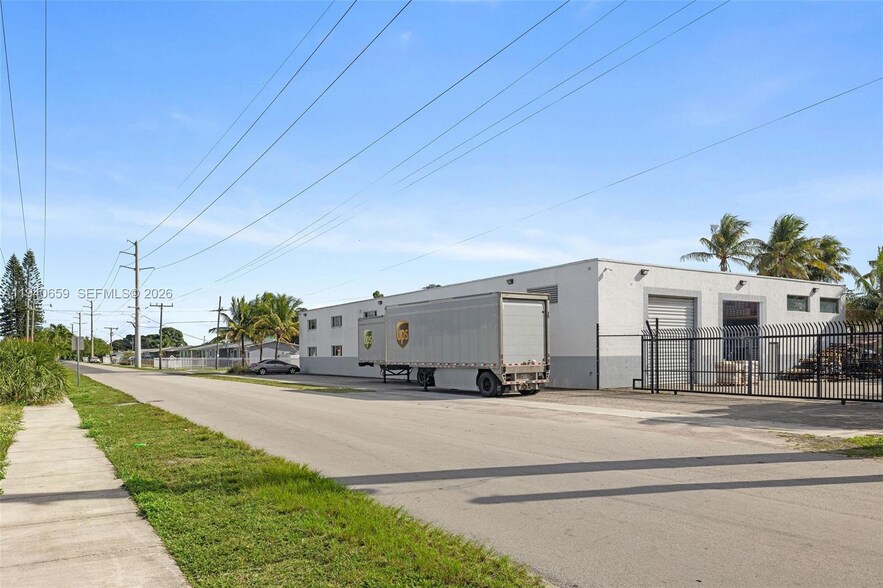 17890 NW 29th Ct, Miami Gardens, FL à louer - Photo de l’immeuble – Image 3 sur 63