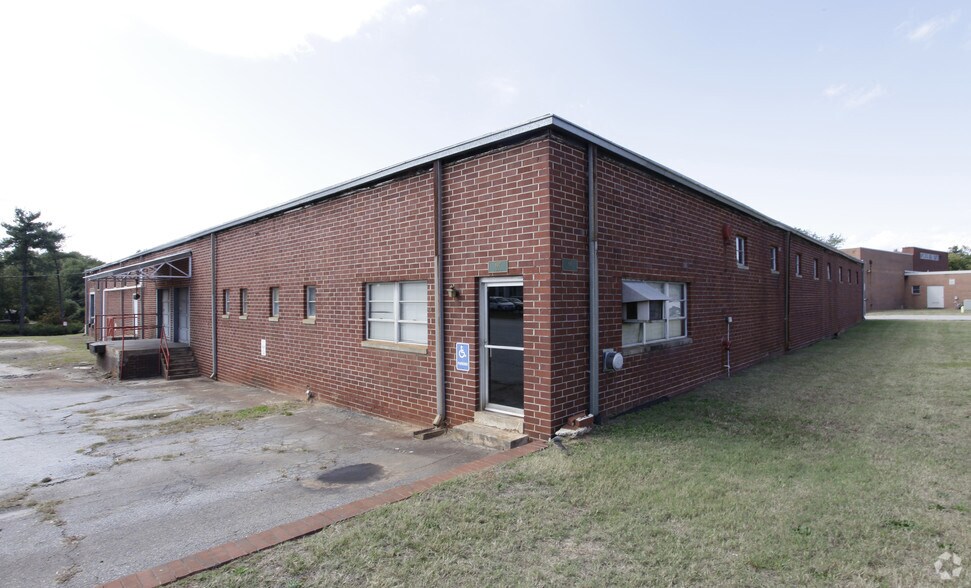 897 N Main St, Greenville, SC à vendre - Photo de l’immeuble – Image 3 sur 9