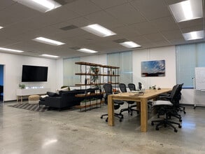 550 S California Ave, Palo Alto, CA à louer Photo intérieure– Image 2 sur 7