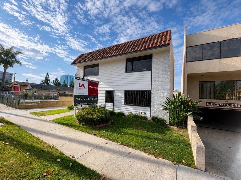 1654 E 4th St, Santa Ana, CA à vendre - Photo de l’immeuble – Image 2 sur 20