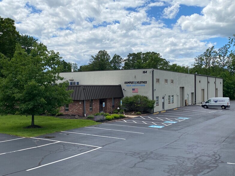 164 Railroad Dr, Warminster, PA à vendre - Photo de l’immeuble – Image 1 sur 26