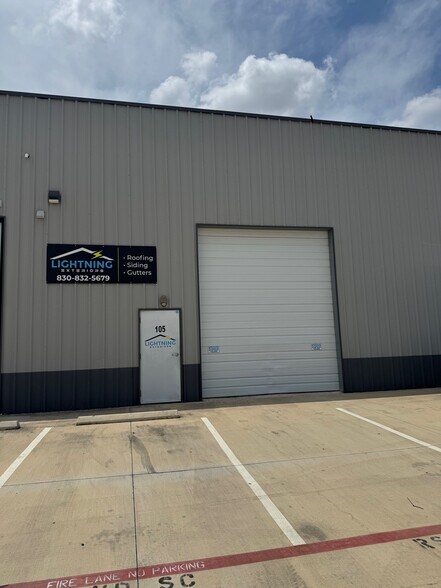 1285 Industrial Dr, New Braunfels, TX à vendre - Photo de l’immeuble – Image 1 sur 1