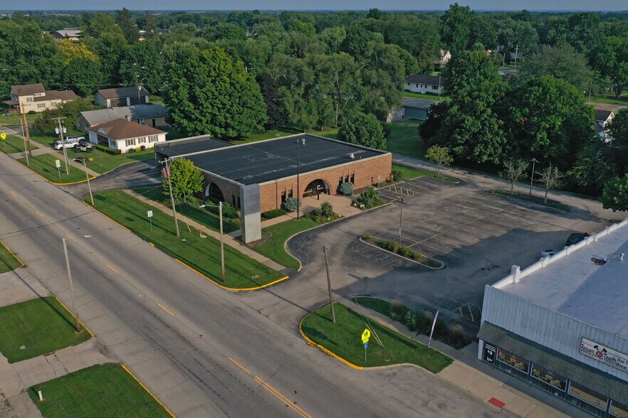 324 E Main St, Knoxville, IL à louer - Photo de l’immeuble – Image 3 sur 6