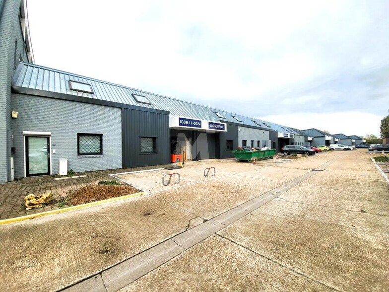 Bureau dans Évry-Courcouronnes à louer - Photo de l’immeuble – Image 1 sur 22