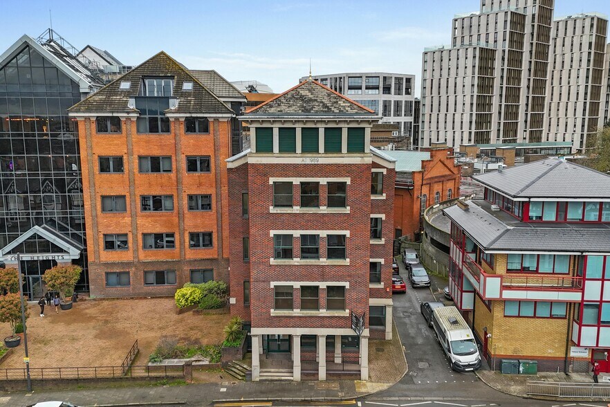 Lowlands Rd, Harrow à louer - Photo de l’immeuble – Image 3 sur 16