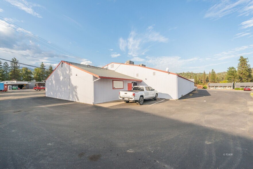 1450 Main St, Weaverville, CA à vendre - Photo de l’immeuble – Image 3 sur 7