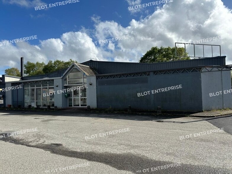 Local commercial dans Saint-Thuriau à vendre - Photo de l’immeuble – Image 2 sur 8