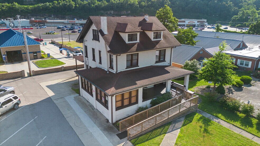 1116 Bath Ave, Ashland, KY à vendre - Photo de l’immeuble – Image 1 sur 45