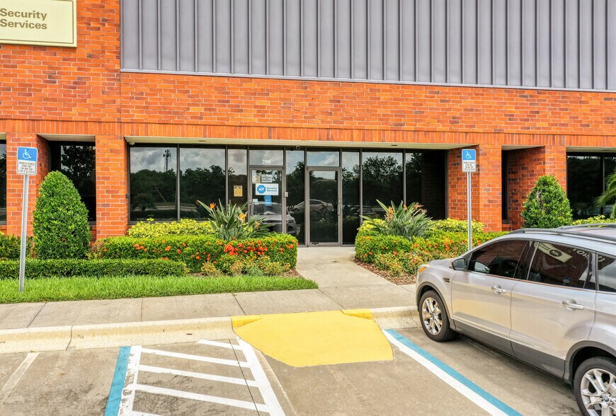 11401 Belcher Rd, Largo, FL à louer - Photo de l’immeuble – Image 3 sur 17