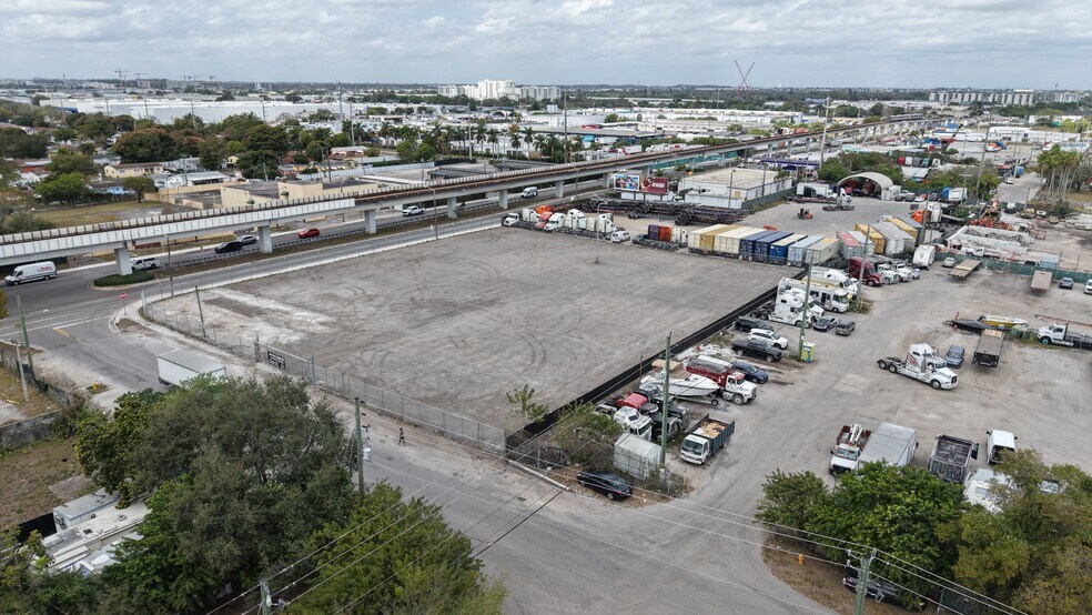 6901 NW 26th Ave, Miami, FL à louer - Photo principale – Image 1 sur 6