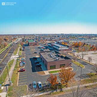 Plus de détails pour 535 Fairway Dr, Naperville, IL - Local commercial à louer