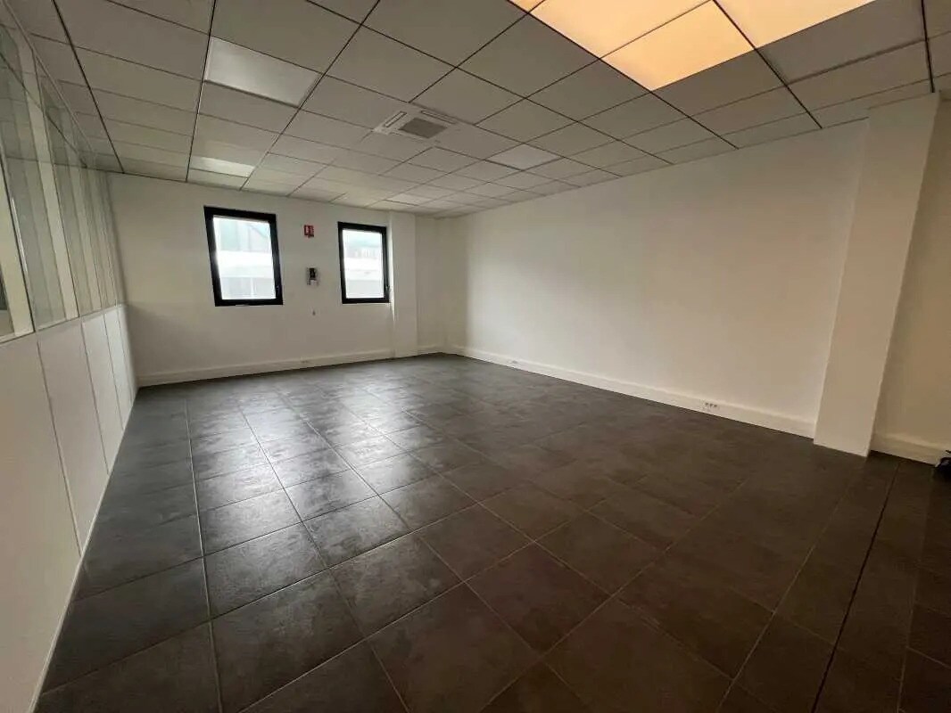 Local d'activités dans Vénissieux à vendre Photo intérieure– Image 1 sur 6