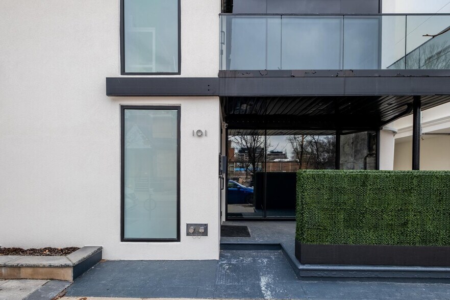 101 Scollard St, Toronto, ON à louer - Photo de l’immeuble – Image 2 sur 3