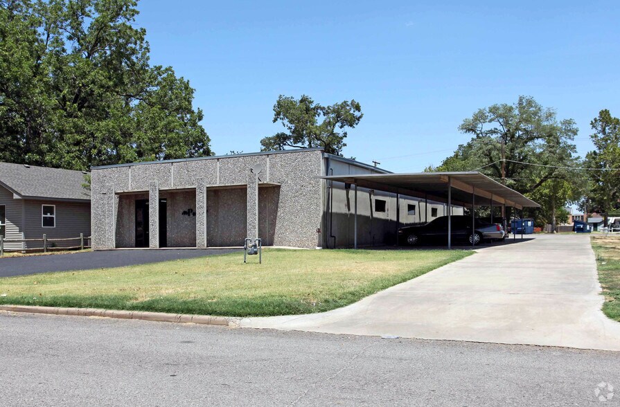 420 W Dakota Ave, Chickasha, OK à vendre - Photo principale – Image 1 sur 2