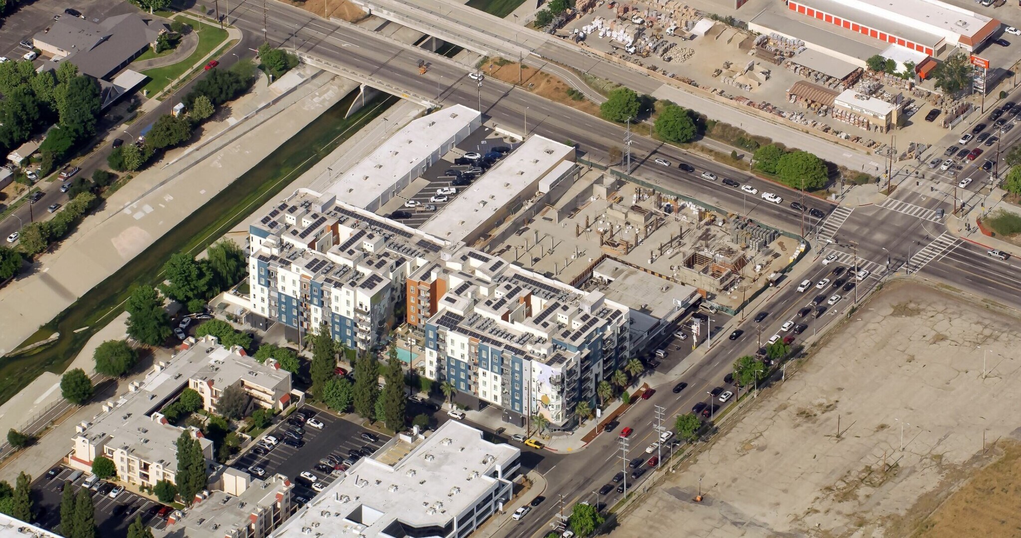 6801 Canoga Ave, Canoga Park, CA à vendre Photo principale– Image 1 sur 4