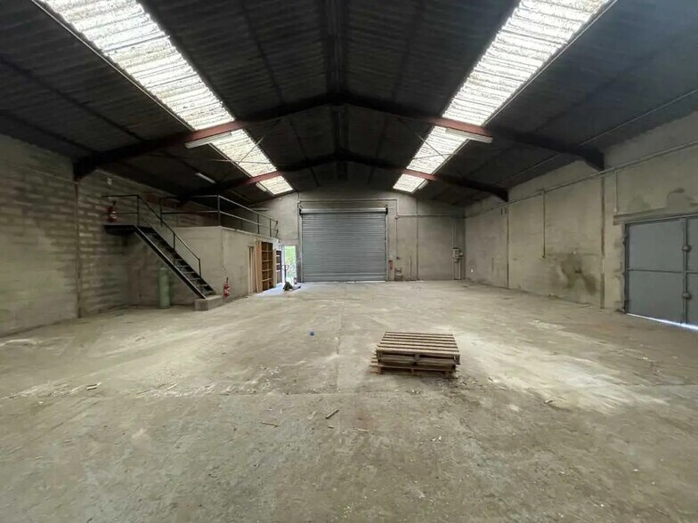 Industriel/Logistique dans Allonne à louer - Photo de l’immeuble – Image 1 sur 7