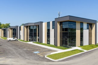 Plus de détails pour 1090-1110 Des Laurentides Boul, Saint-jerome, QC - Industriel/Logistique à vendre