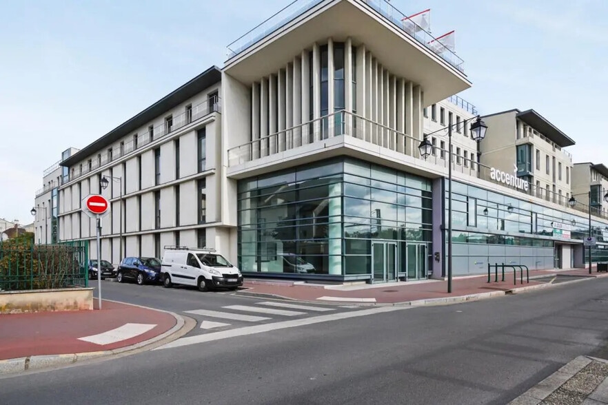 Local d’activités dans Maisons-Laffitte à louer - Photo de l’immeuble – Image 1 sur 32