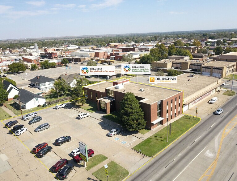 1222 10th St, Woodward, OK à vendre - Photo de l’immeuble – Image 2 sur 3