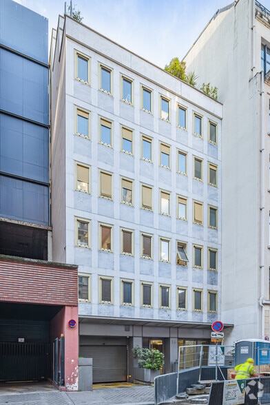 16 Rue Médéric, Paris à louer - Photo de l’immeuble – Image 2 sur 3