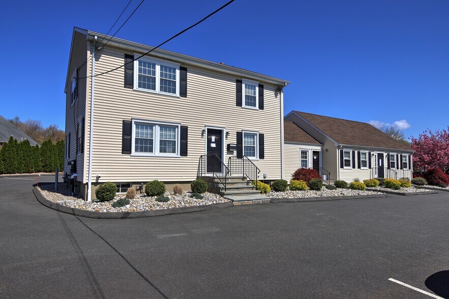 471 Monroe Tpke, Monroe, CT à louer - Photo de l’immeuble – Image 3 sur 21