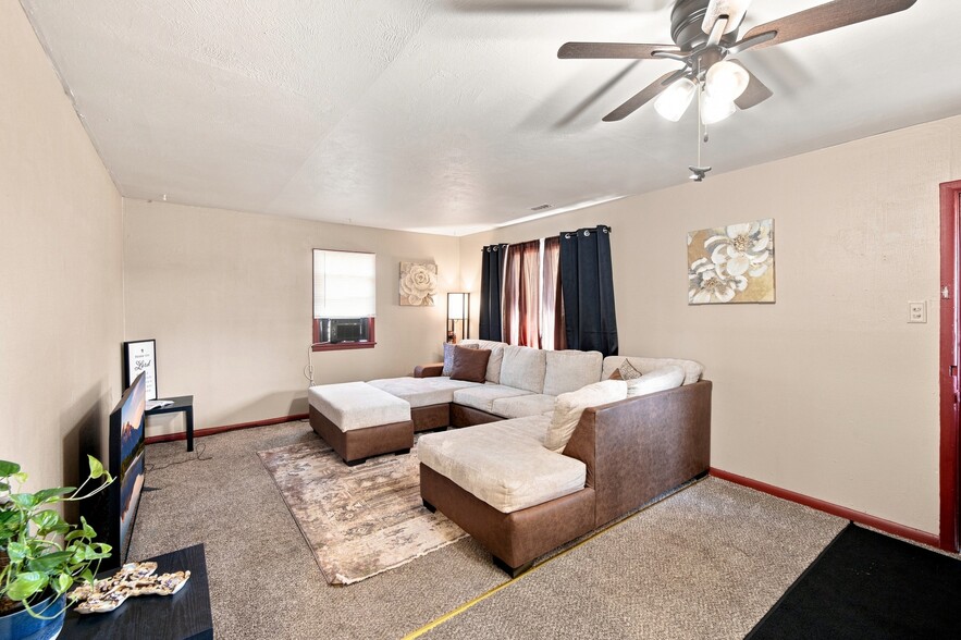 2006 E 7th St, Pueblo, CO à vendre - Photo intérieure – Image 3 sur 13