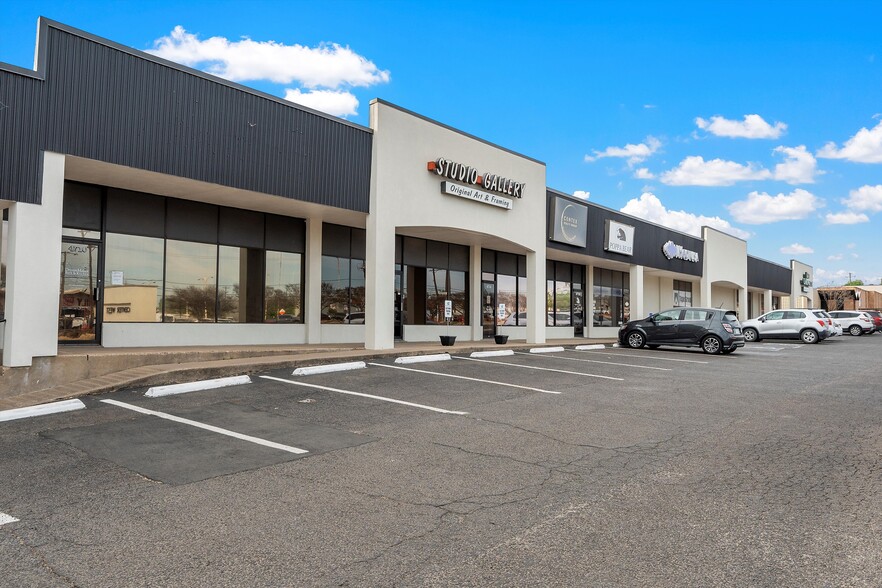 4700-4734 W Waco Dr, Waco, TX à louer - Photo de l’immeuble – Image 3 sur 9