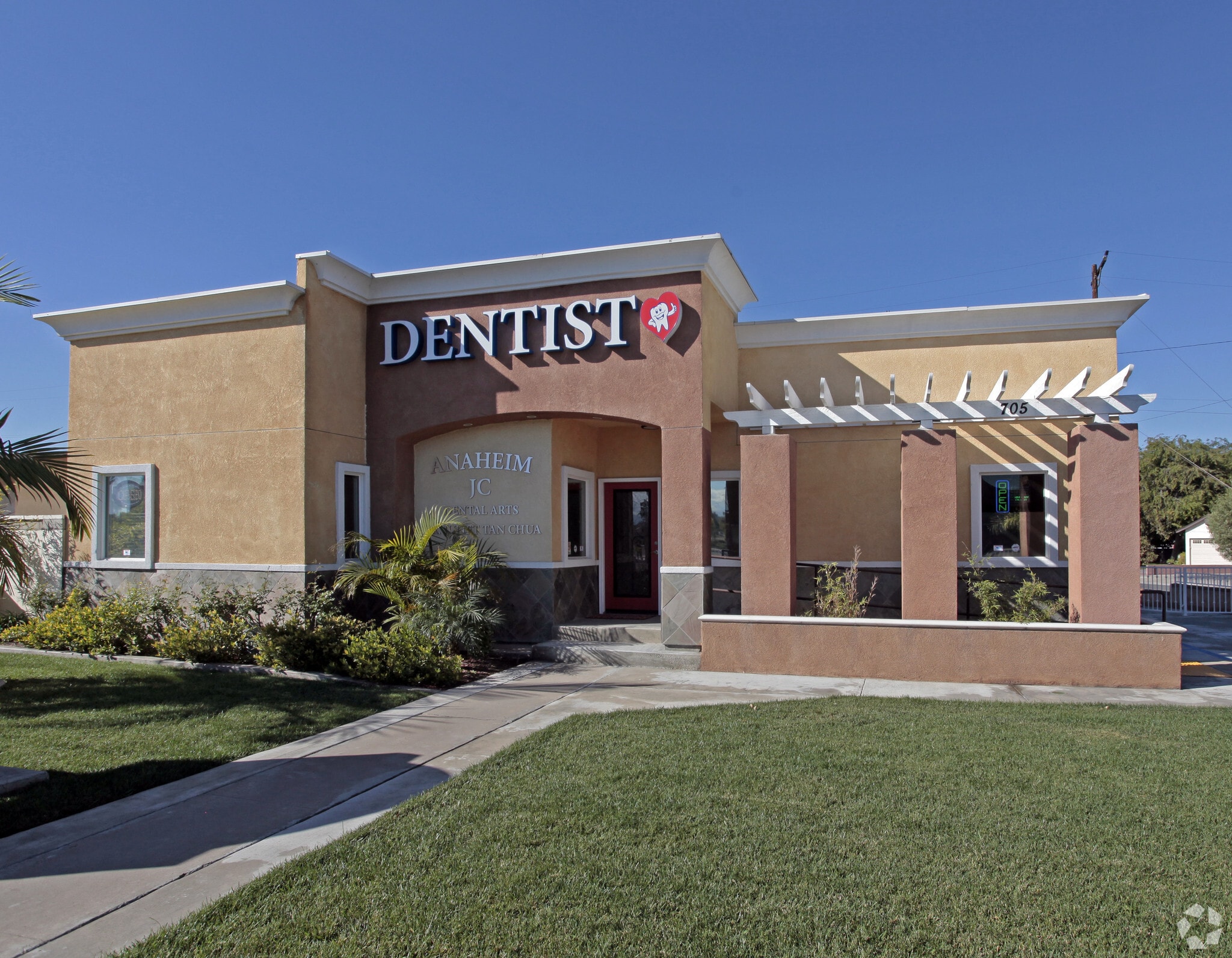 705 S State College Blvd, Anaheim, CA à vendre Photo principale– Image 1 sur 16