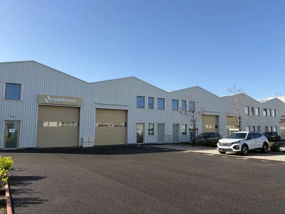 Local d’activités dans Vaulx-en-Velin à louer Photo de l’immeuble– Image 1 sur 19