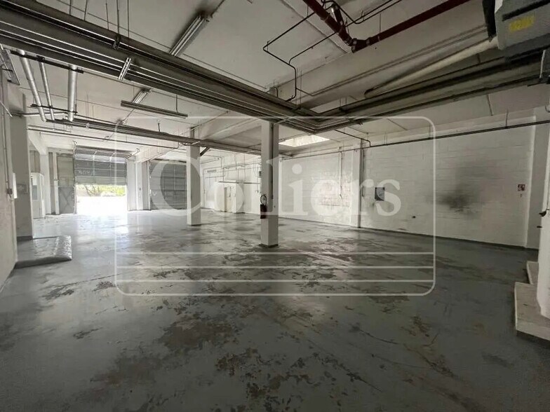 Local d’activités dans Marseille à louer - Photo de l’immeuble – Image 2 sur 11