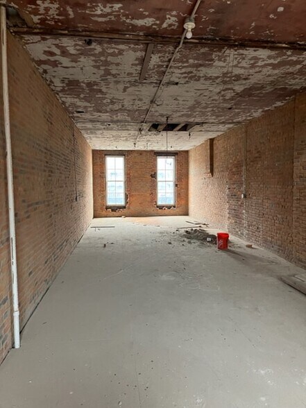 210 N 5th St, Lafayette, IN à vendre - Photo intérieure – Image 2 sur 6