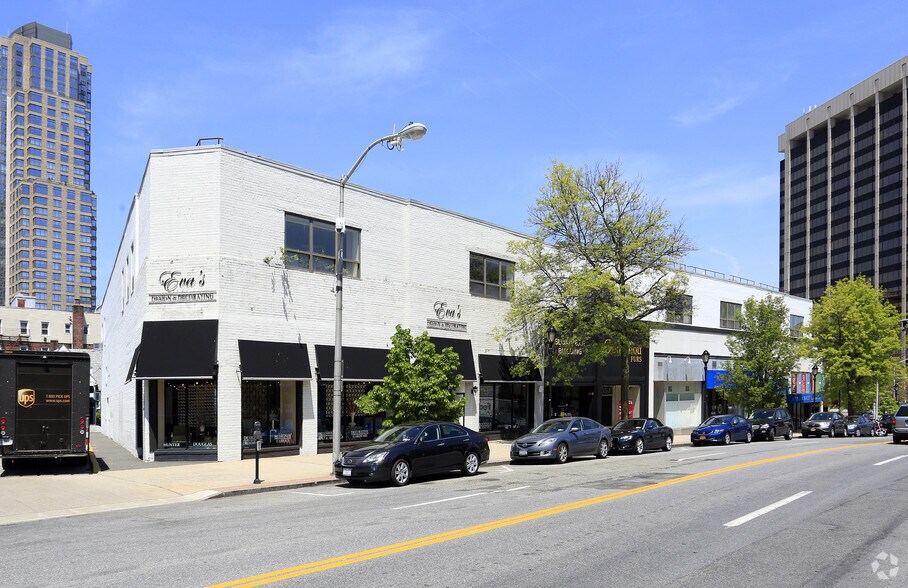 206-228 E Post Rd, White Plains, NY à louer - Photo principale – Image 1 sur 4