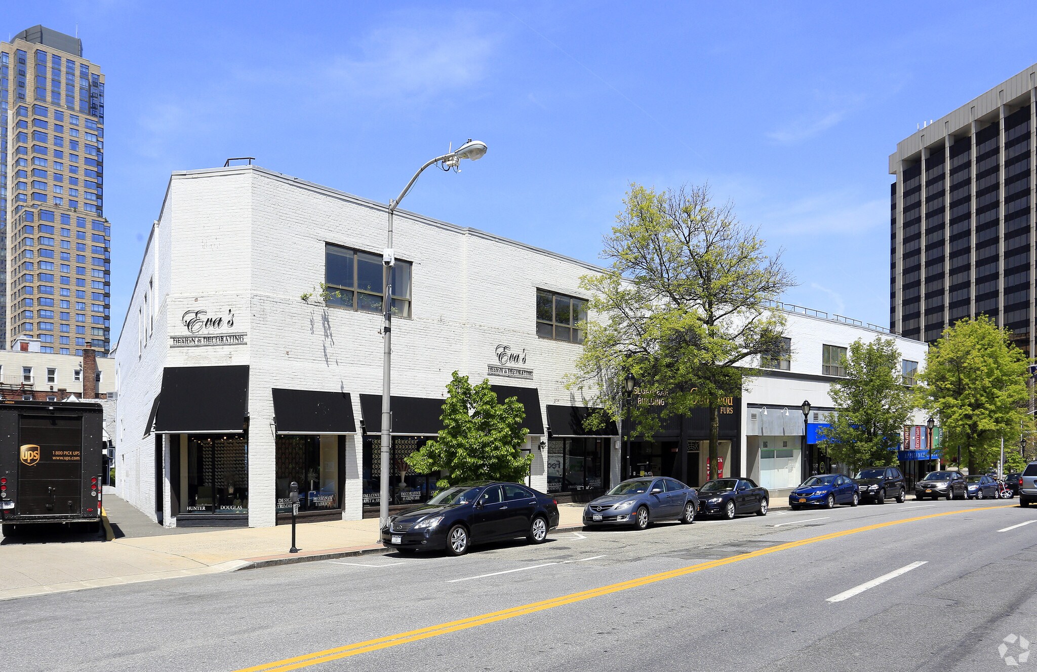 206-228 E Post Rd, White Plains, NY à louer Photo principale– Image 1 sur 5