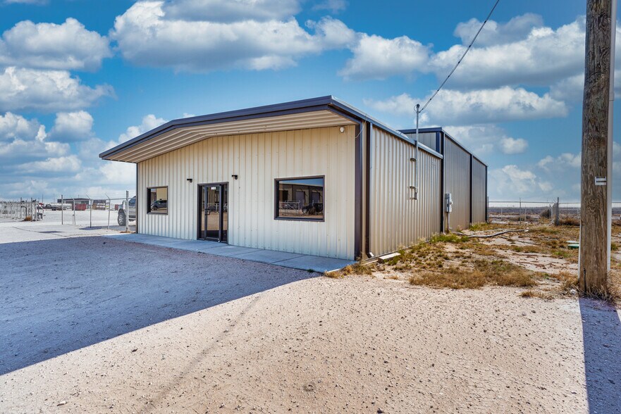 1610 E County Road 153, Midland, TX à louer - Photo de l’immeuble – Image 3 sur 17
