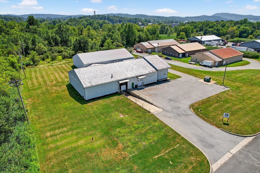 13 Industrial Dr, Florida, NY à vendre - Photo de l’immeuble – Image 3 sur 31