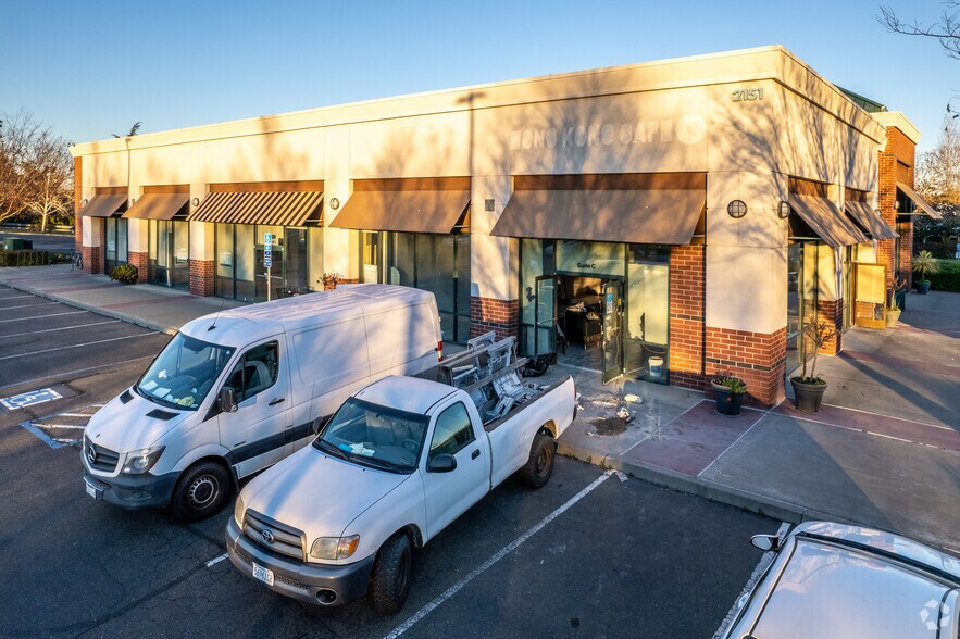 2151 Cowell Blvd, Davis, CA à louer - Photo de l’immeuble – Image 3 sur 3