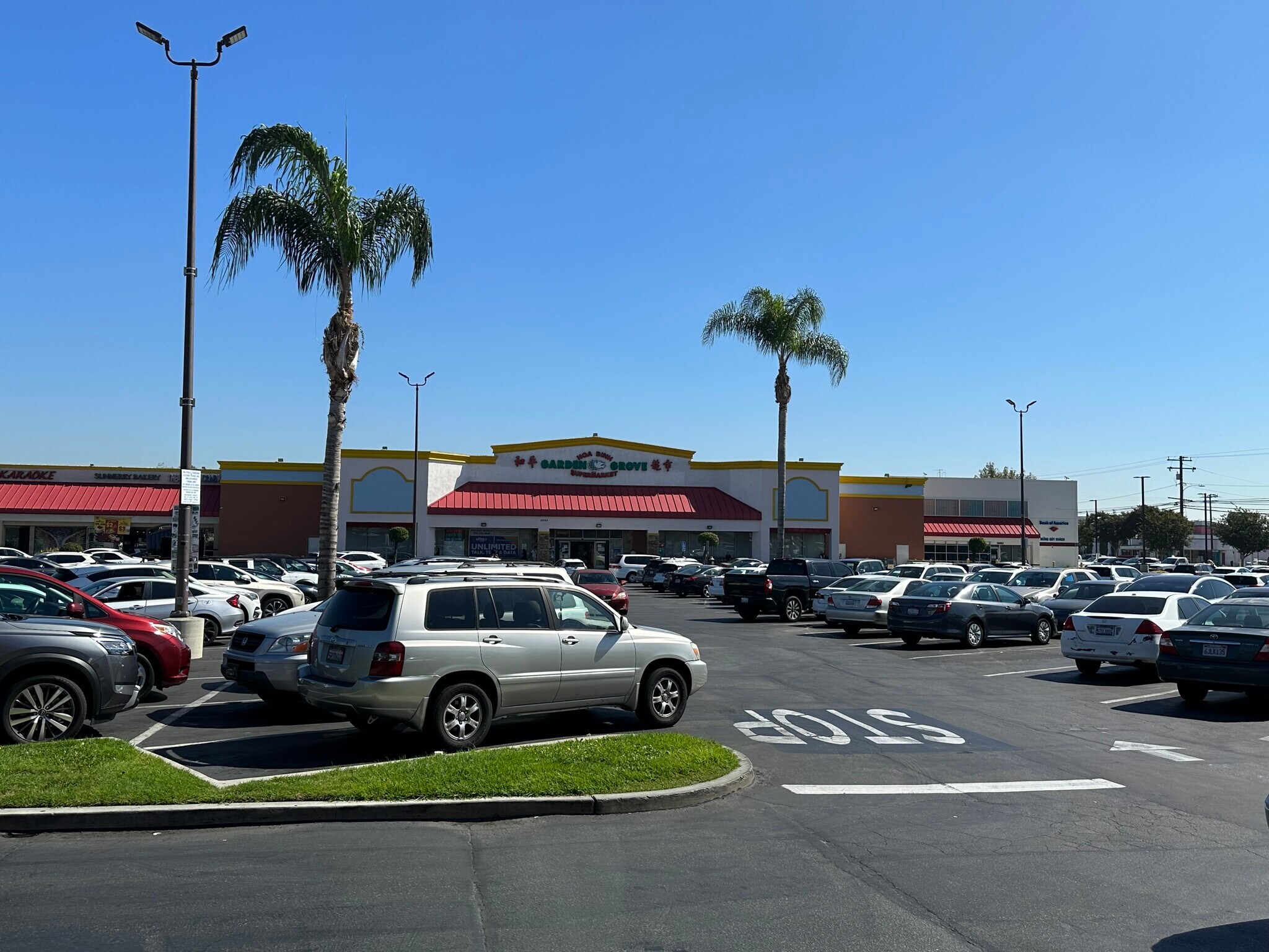 13802-13952 Brookhurst St, Garden Grove, CA à louer Photo principale– Image 1 sur 4