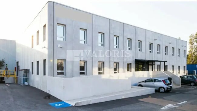 Plus de détails pour Local d’activités à vendre
