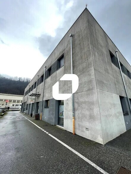 Bureau dans Froges à louer - Photo de l’immeuble – Image 2 sur 14